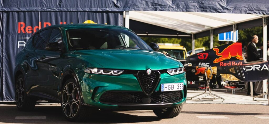 GAUDŽIANT FORMULĖS BOLIDUI VILNIUJE PRISTATYTA NAUJOJI „ALFA ROMEO TONALE“