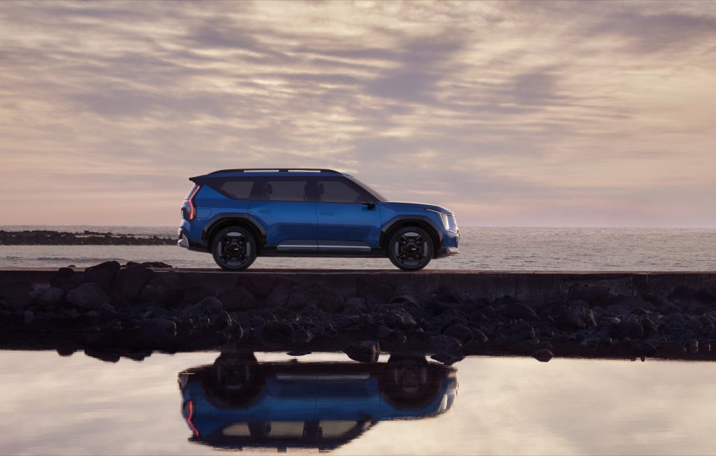 Elektromobilių plėtra tęsiasi – kas sublizgėjo 2023-aisiais?